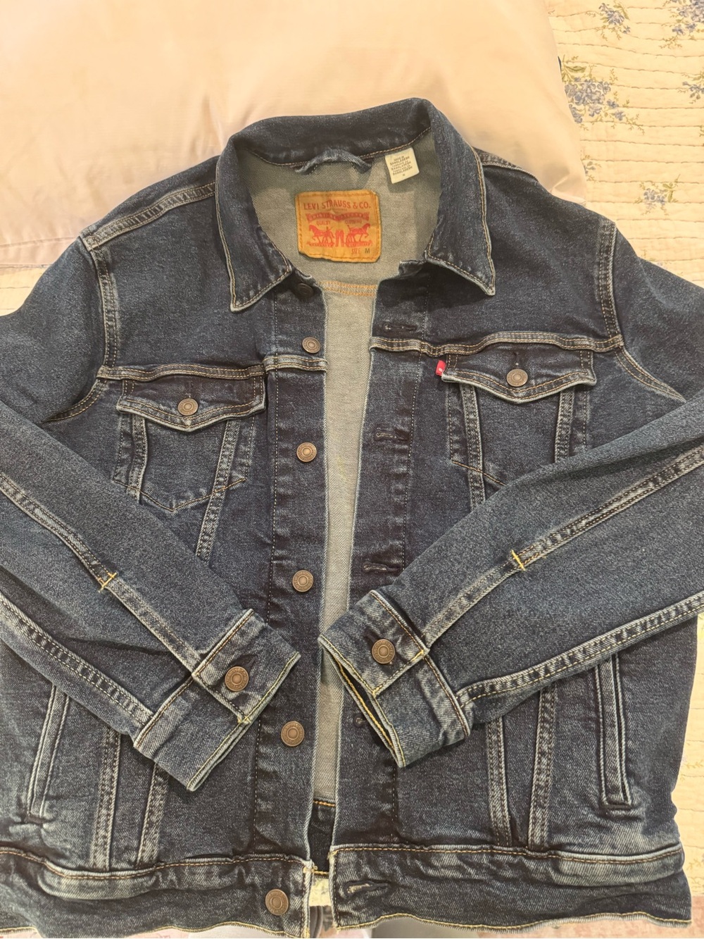 Levi’s Women’s Denim Trucker Jacket Medium Dark Wash Jean Jacket